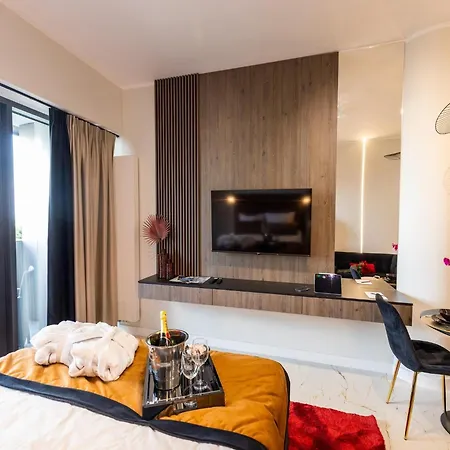 In With Pool And Terrace Vakantiehuis